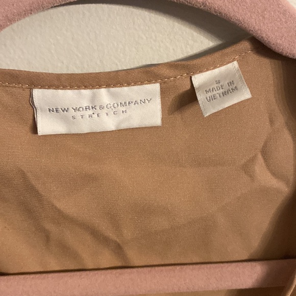 ⭐️2/$10 - button down - Picture 3 of 3